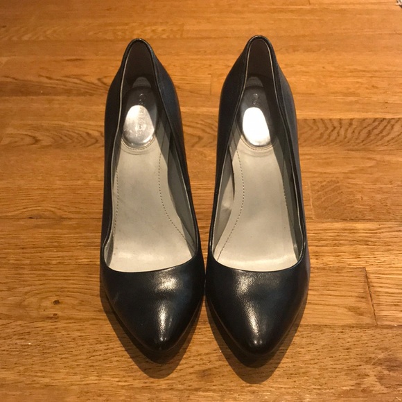 Calvin Klein Pointy Toe Leather Pumps - Picture 1 of 6